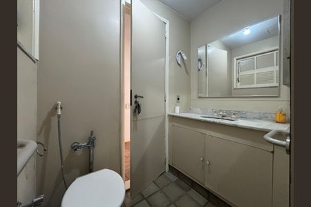 Apartamento à venda com 285m², 4 quartos e 3 vagasBanheiro social