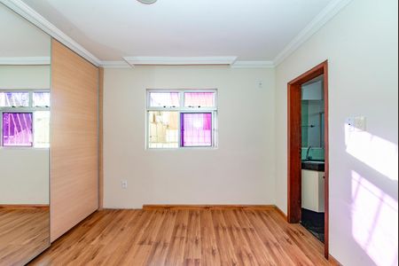 Apartamento à venda com 120m², 3 quartos e 2 vagas Apartamento à venda com 120m², 3 quartos e 2 vagasSuíte