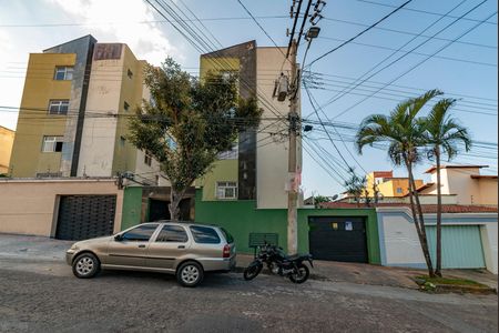 Apartamento à venda com 120m², 3 quartos e 2 vagas Apartamento à venda com 120m², 3 quartos e 2 vagasFachada