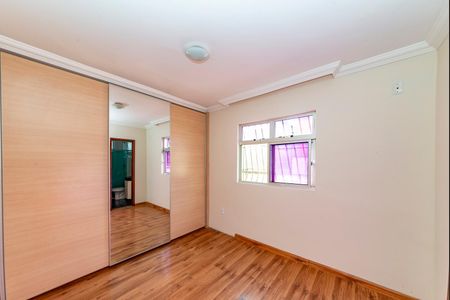 Apartamento à venda com 120m², 3 quartos e 2 vagas Apartamento à venda com 120m², 3 quartos e 2 vagasSuíte