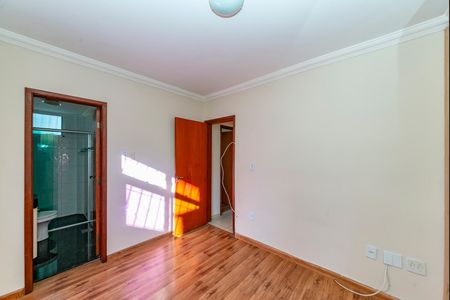 Apartamento à venda com 120m², 3 quartos e 2 vagas Apartamento à venda com 120m², 3 quartos e 2 vagasSuíte