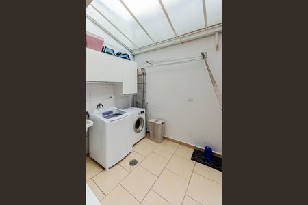 Casa à venda com 100m², 3 quartos e 2 vagas Casa à venda com 100m², 3 quartos e 2 vagasÁrea de Serviço