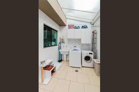 Casa à venda com 100m², 3 quartos e 2 vagas Casa à venda com 100m², 3 quartos e 2 vagasÁrea de Serviço