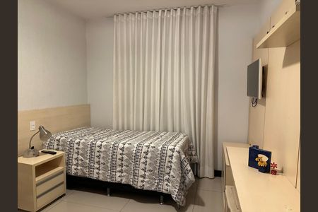 Casa à venda com 600m², 3 quartos e 2 vagas Casa à venda com 600m², 3 quartos e 2 vagasQuarto