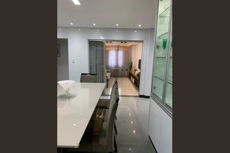 Casa à venda com 600m², 3 quartos e 2 vagas Casa à venda com 600m², 3 quartos e 2 vagasSala de Jantar