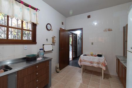 Casa à venda com 400m², 4 quartos e 3 vagas Casa à venda com 400m², 4 quartos e 3 vagasCozinha