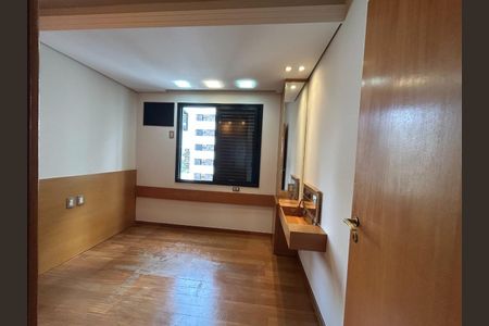 Apartamento à venda com 134m², 4 quartos e 3 vagas