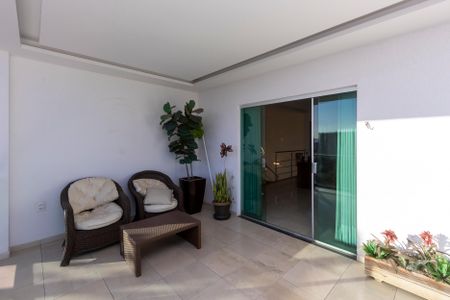 Casa para alugar com 400m², 3 quartos e 2 vagas Casa para alugar com 400m², 3 quartos e 2 vagasVaranda da Sala