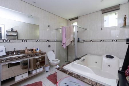 Casa para alugar com 400m², 3 quartos e 2 vagas Casa para alugar com 400m², 3 quartos e 2 vagasBanheiro da Suíte 1