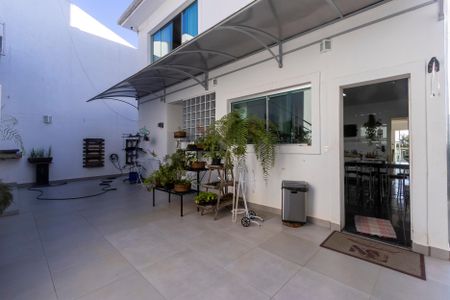 Casa para alugar com 400m², 3 quartos e 2 vagas Casa para alugar com 400m², 3 quartos e 2 vagasÁrea externa