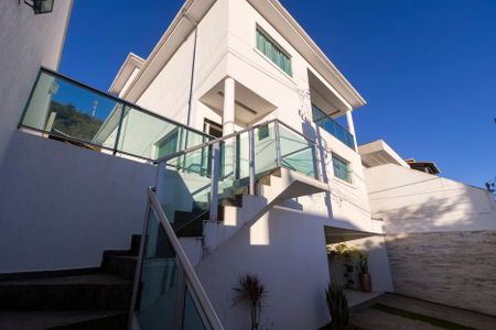 Casa para alugar com 400m², 3 quartos e 2 vagas Casa para alugar com 400m², 3 quartos e 2 vagasHall de entrada