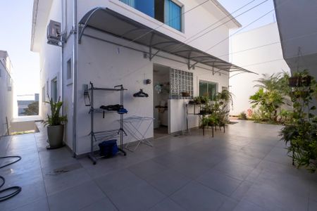 Casa para alugar com 400m², 3 quartos e 2 vagas Casa para alugar com 400m², 3 quartos e 2 vagasÁrea externa