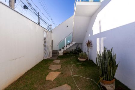 Casa para alugar com 400m², 3 quartos e 2 vagas Casa para alugar com 400m², 3 quartos e 2 vagasHall de entrada