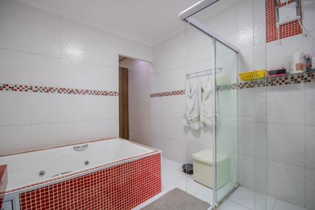 Casa à venda com 350m², 3 quartos e 4 vagasBanheiro da Suíte 1