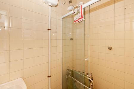 Casa à venda com 200m², 3 quartos e 2 vagas Casa à venda com 200m², 3 quartos e 2 vagasBanheiro de Serviço