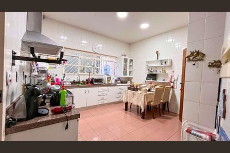 Casa à venda com 541m², 4 quartos e 4 vagas