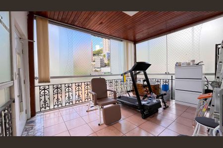 Casa à venda com 541m², 4 quartos e 4 vagas