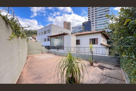Casa à venda com 541m², 4 quartos e 4 vagas