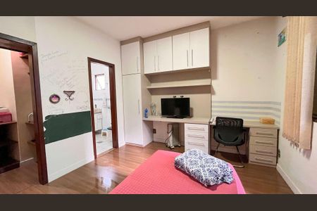 Casa à venda com 541m², 4 quartos e 4 vagas