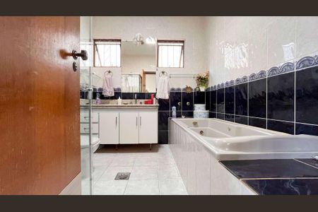 Casa à venda com 541m², 4 quartos e 4 vagas