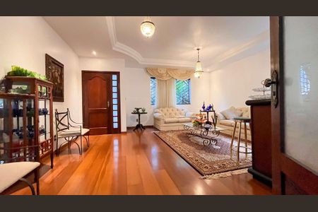 Casa à venda com 541m², 4 quartos e 4 vagas