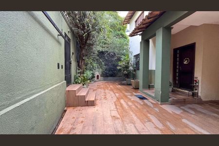 Casa à venda com 541m², 4 quartos e 4 vagas