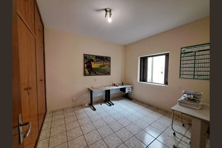 Casa à venda com 220m², 3 quartos e 3 vagas