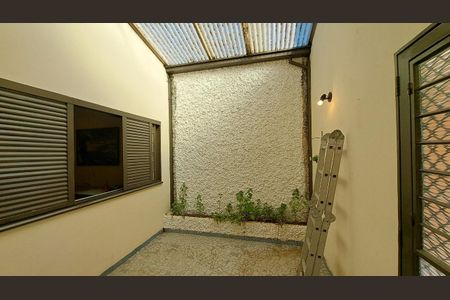 Casa à venda com 220m², 3 quartos e 3 vagas