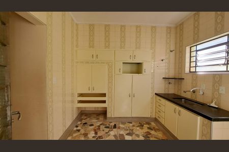 Casa à venda com 220m², 3 quartos e 3 vagas