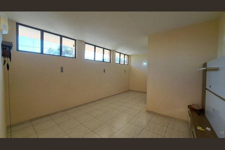 Casa à venda com 220m², 3 quartos e 3 vagas