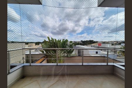 Casa de condomínio à venda com 292m², 4 quartos e 2 vagas