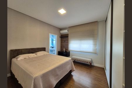 Casa de condomínio à venda com 292m², 4 quartos e 2 vagas