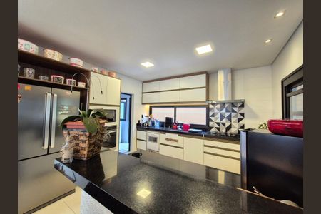 Casa de condomínio à venda com 292m², 4 quartos e 2 vagas
