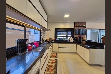 Casa de condomínio à venda com 292m², 4 quartos e 2 vagas