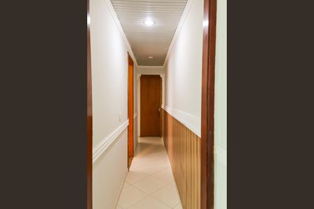 Casa à venda com 193m², 4 quartos e 2 vagas Casa à venda com 193m², 4 quartos e 2 vagasCorredor