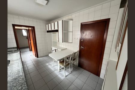 Apartamento à venda com 196m², 3 quartos e 3 vagasCozinha
