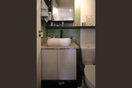 Apartamento à venda com 33m², 2 quartos e sem vaga Apartamento à venda com 33m², 2 quartos e sem vagaBanheiro Social