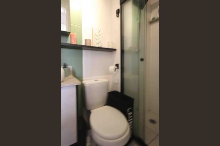 Apartamento à venda com 33m², 2 quartos e sem vaga Apartamento à venda com 33m², 2 quartos e sem vagaBanheiro Social