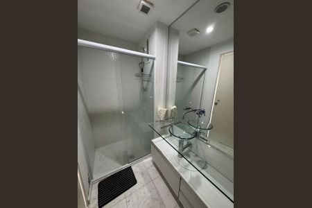 Apartamento à venda com 70m², 1 quarto e 2 vagas Apartamento à venda com 70m², 1 quarto e 2 vagasBanheiro