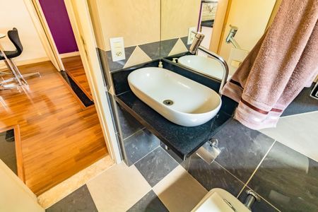 Apartamento à venda com 47m², 2 quartos e 1 vaga Apartamento à venda com 47m², 2 quartos e 1 vagaBanheiro