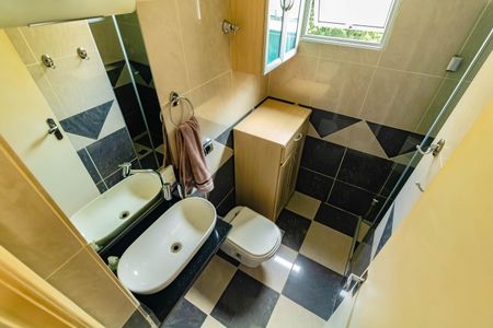 Apartamento à venda com 47m², 2 quartos e 1 vaga Apartamento à venda com 47m², 2 quartos e 1 vagaBanheiro