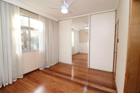 Apartamento à venda com 121m², 3 quartos e 2 vagasSuíte 1
