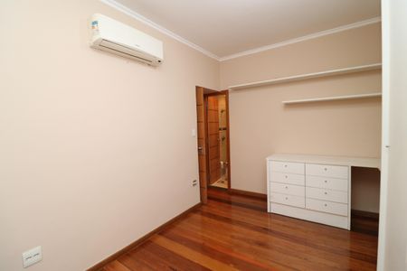 Apartamento à venda com 121m², 3 quartos e 2 vagasSuíte 2