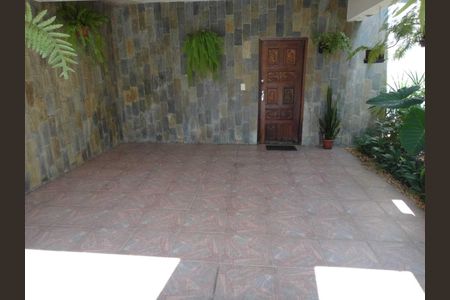 Casa à venda com 300m², 3 quartos e 3 vagasEntrada