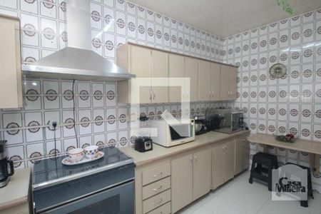 Casa à venda com 300m², 3 quartos e 3 vagasCozinha