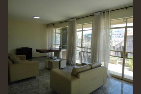 Casa à venda com 300m², 3 quartos e 3 vagasSala de Estar