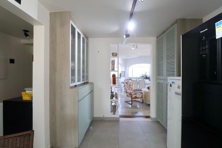 Apartamento para alugar com 400m², 4 quartos e 3 vagas Apartamento para alugar com 400m², 4 quartos e 3 vagasCozinha