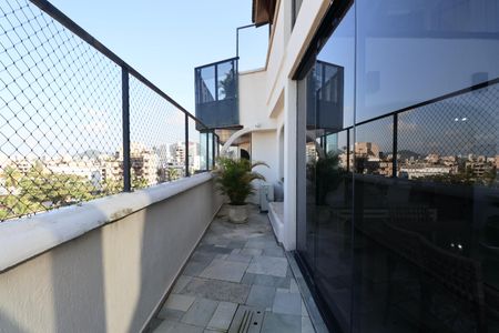 Apartamento para alugar com 400m², 4 quartos e 3 vagas Apartamento para alugar com 400m², 4 quartos e 3 vagasVaranda