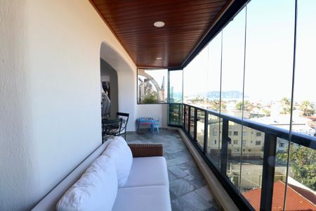 Apartamento para alugar com 400m², 4 quartos e 3 vagas Apartamento para alugar com 400m², 4 quartos e 3 vagasVaranda