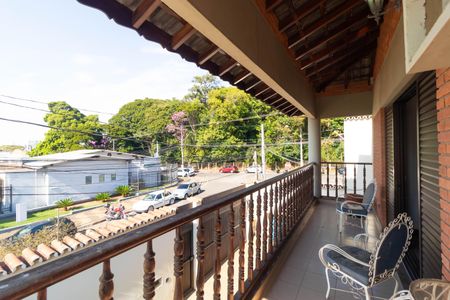 Casa à venda com 450m², 5 quartos e 4 vagas Casa à venda com 450m², 5 quartos e 4 vagasSacada da Suíte 01